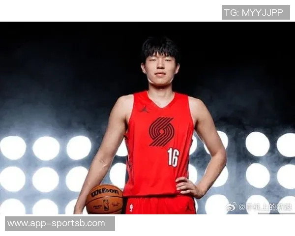 翻译谈杨瀚森:新秀应迎难而上努力追赶前辈与大哥的脚步 翻译谈杨瀚森:新秀应迎难而上努力追赶前辈与大哥的脚步